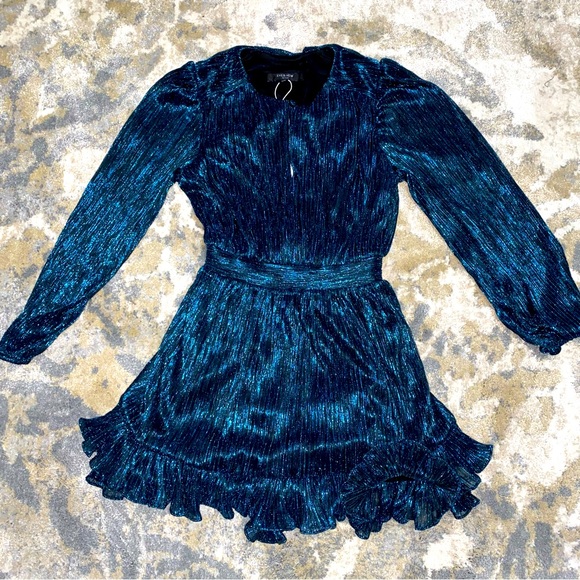 Ever New - Goldie Petite Plisse Mini Dress - Picture 3 of 9